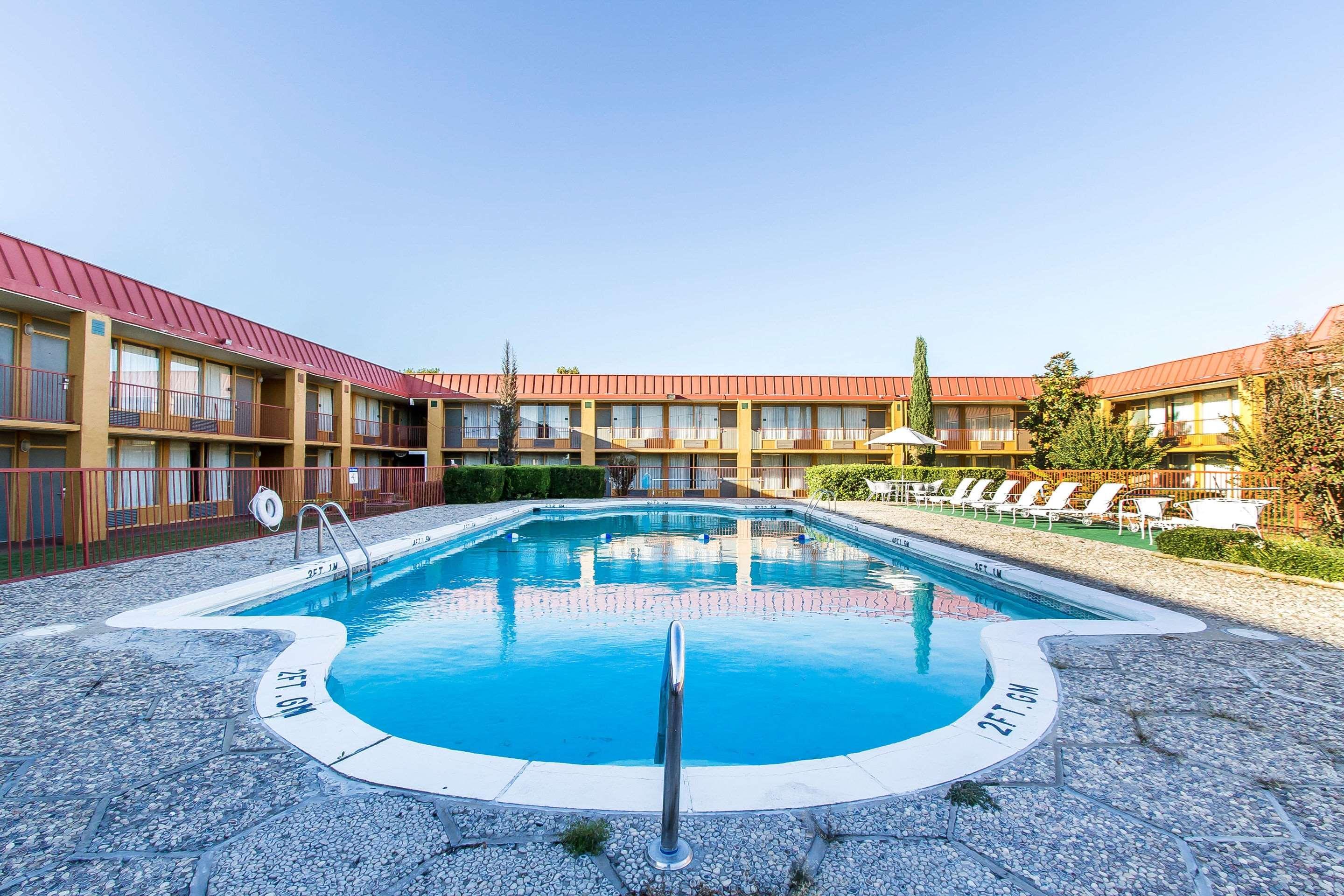Quality Inn Ada Near University Εξωτερικό φωτογραφία