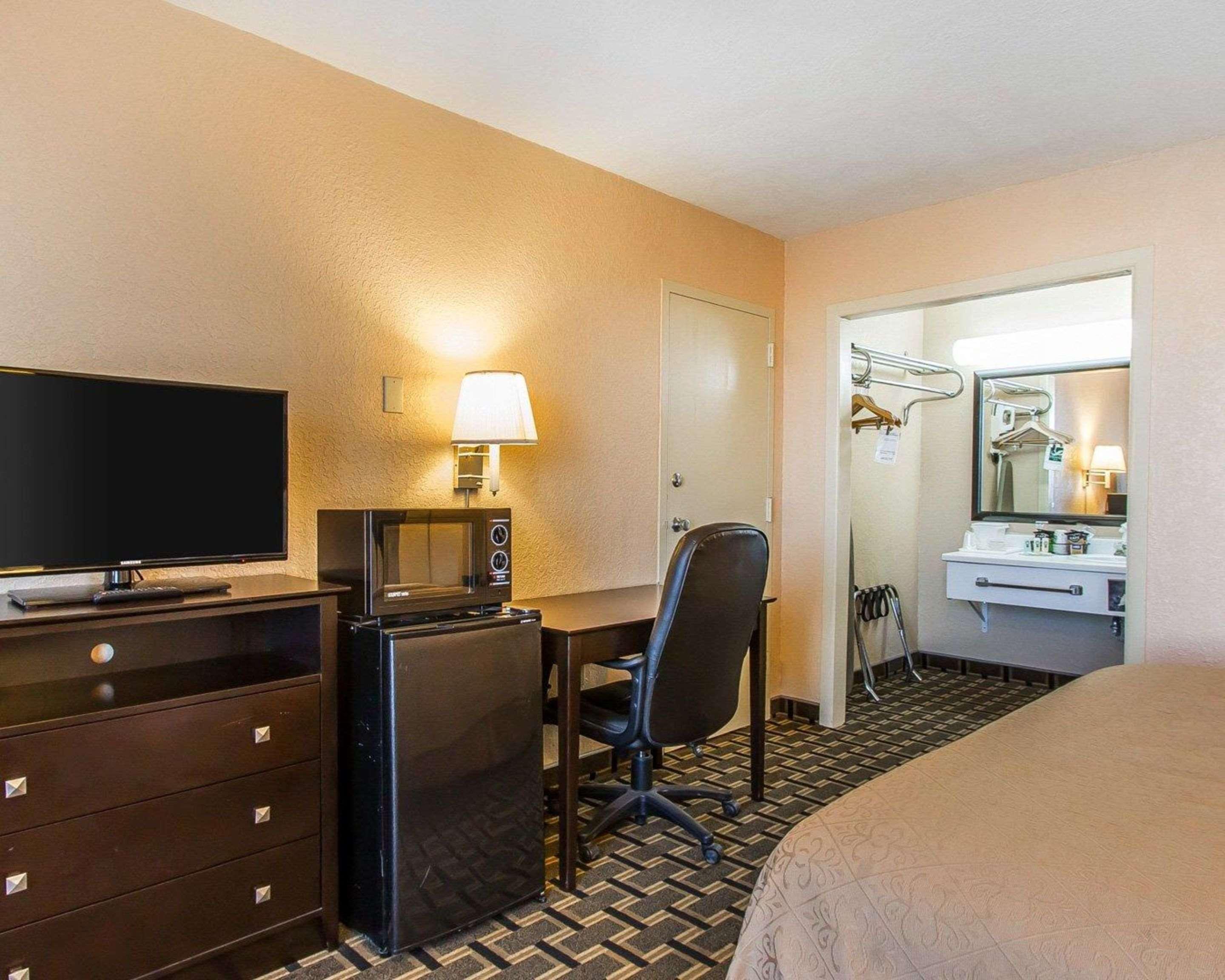 Quality Inn Ada Near University Εξωτερικό φωτογραφία