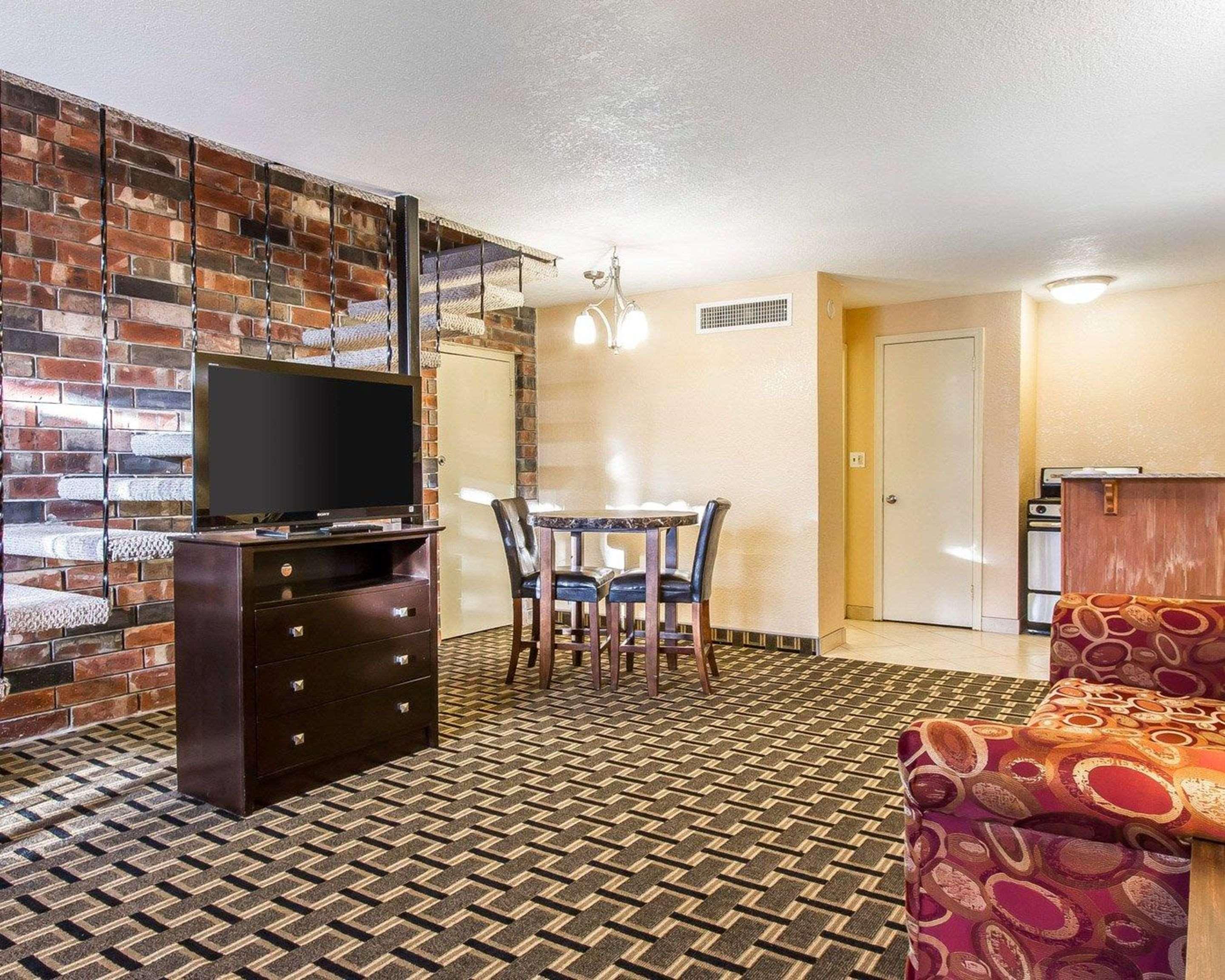Quality Inn Ada Near University Εξωτερικό φωτογραφία