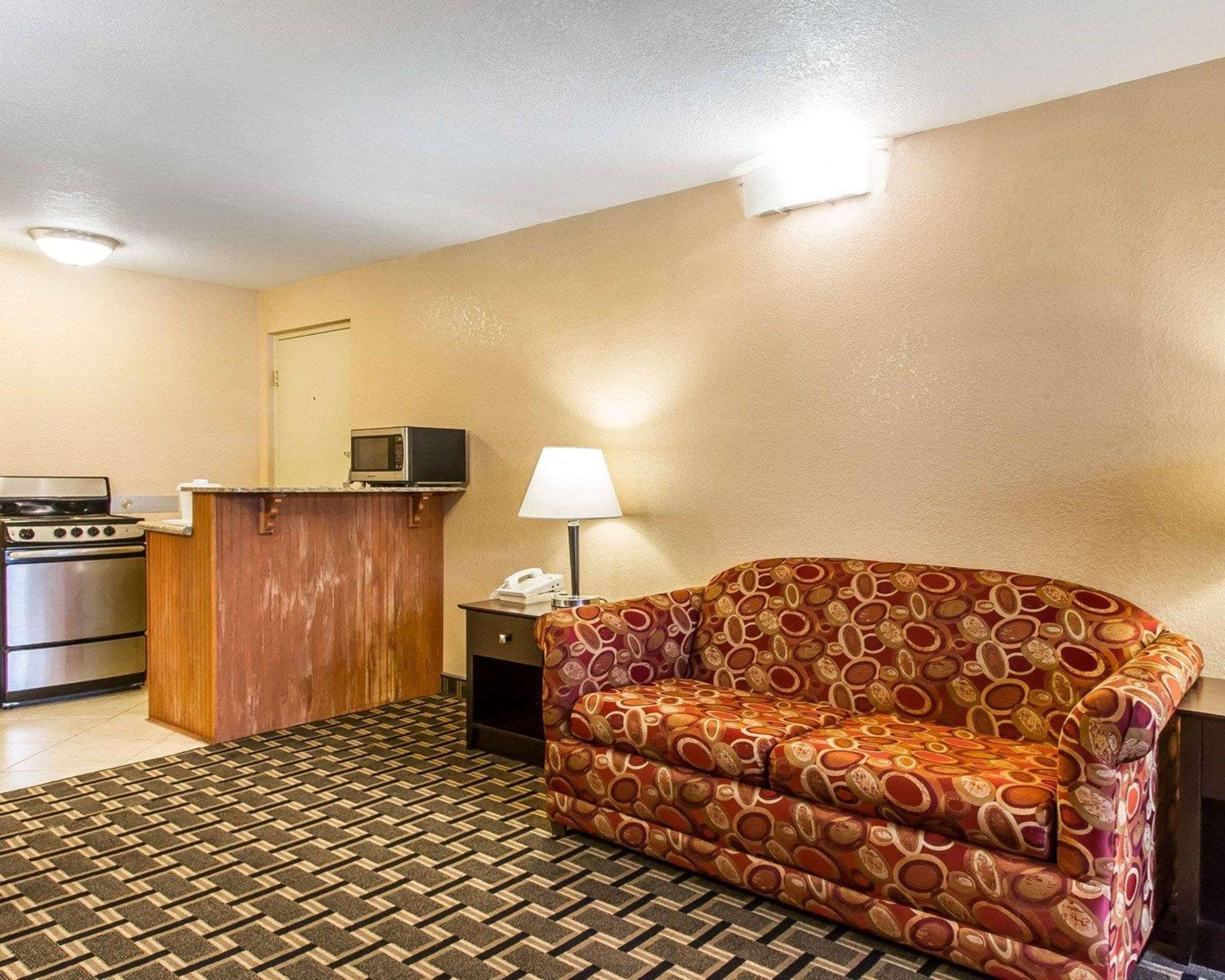 Quality Inn Ada Near University Εξωτερικό φωτογραφία