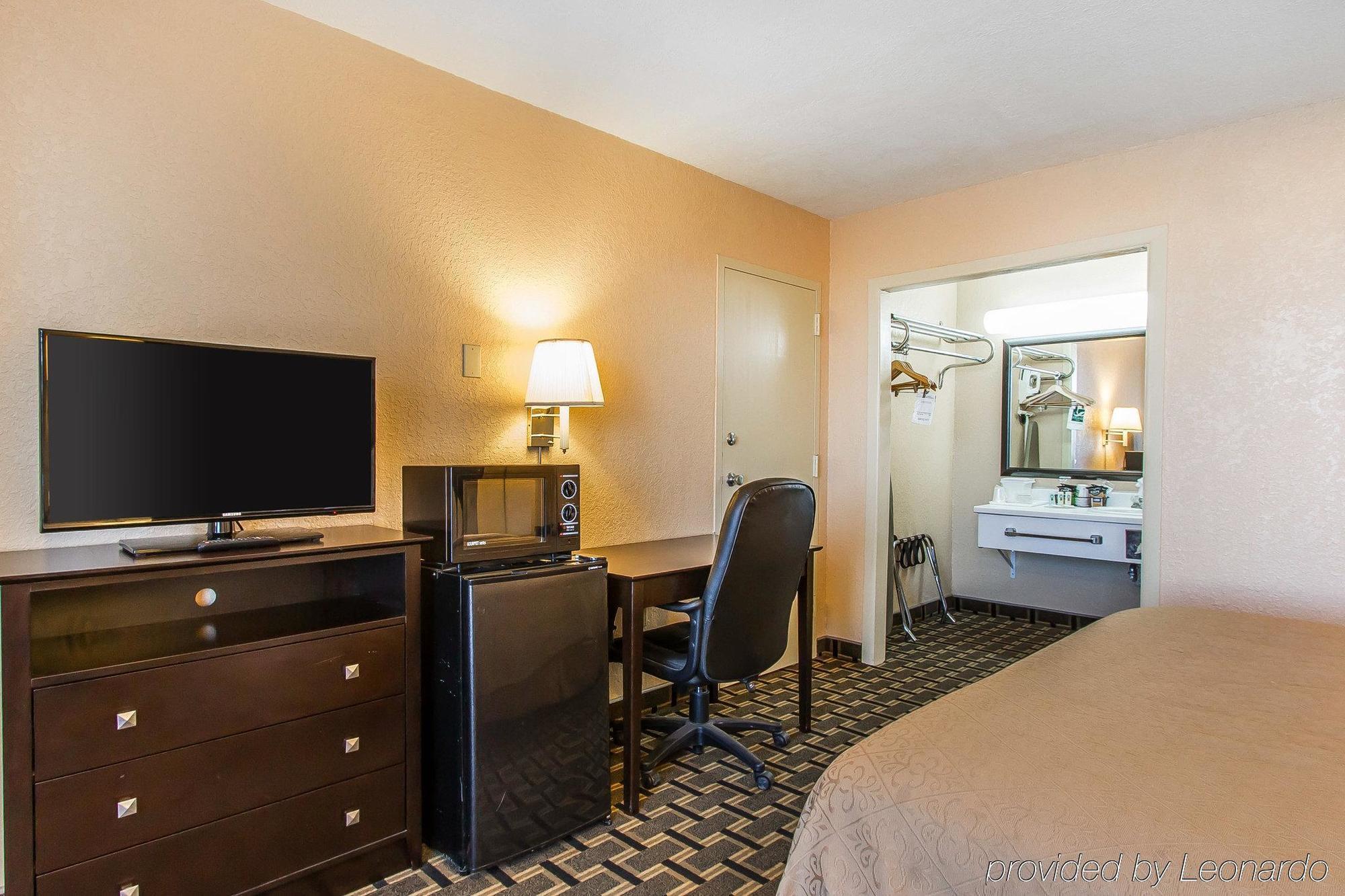 Quality Inn Ada Near University Εξωτερικό φωτογραφία